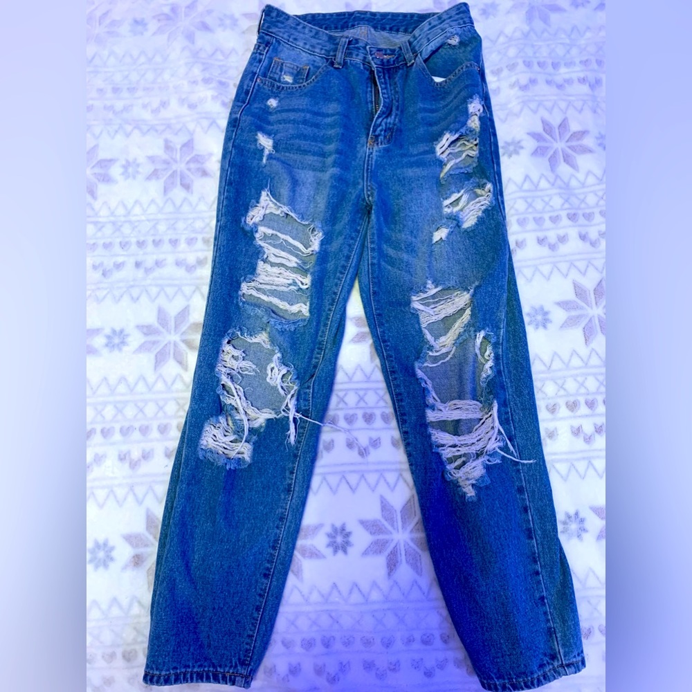 Women’s Loose Ripped Jeans